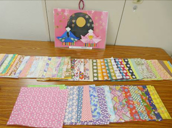 お雛様の壁掛けの見本と色紙