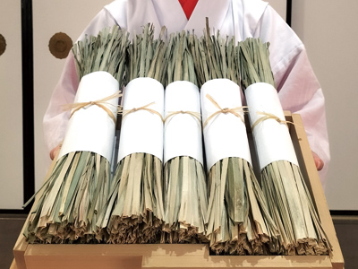 写真⑤　神事用に調製した菅の祓具